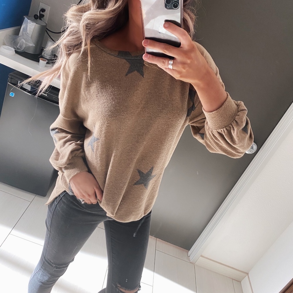 MOCHA STAR CREWNECK WITH BUBBLE SLEEVES